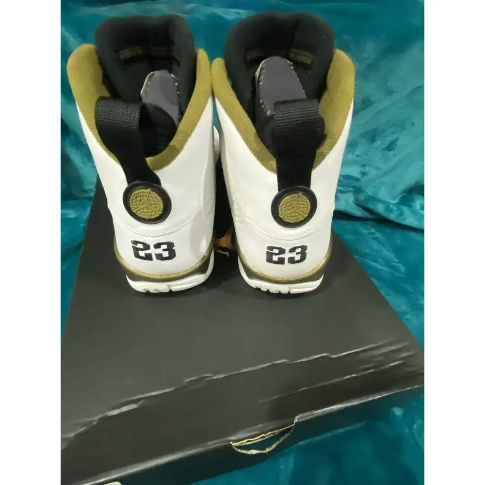 Size 11 - Air Jordan 9 Retro Statue
